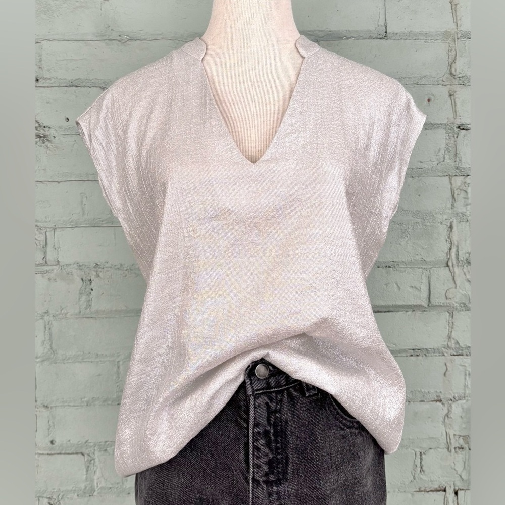 Sleeveless Silver Gray V-neck Top